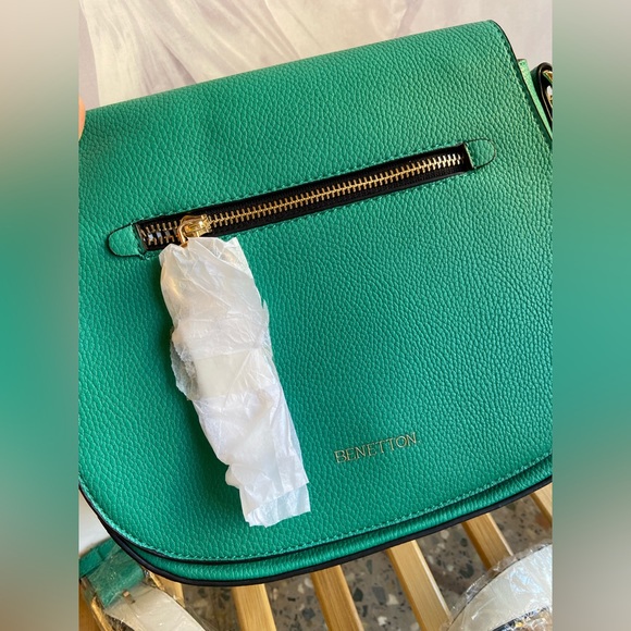 United Colors of Benetton Sling Bag With Adjustable Strap - Picture 11 of 11